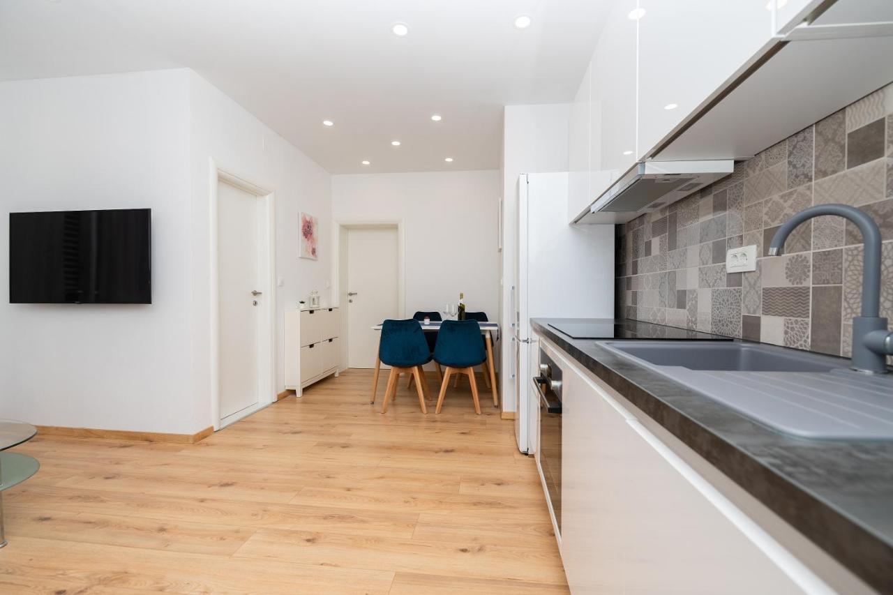 Apartmani Sani Makarska Bagian luar foto