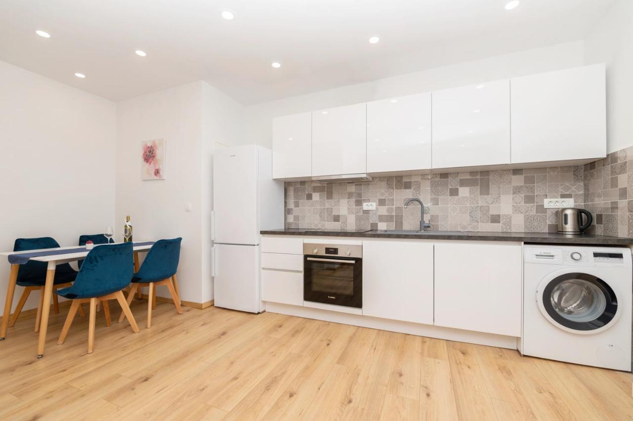 Apartmani Sani Makarska Bagian luar foto