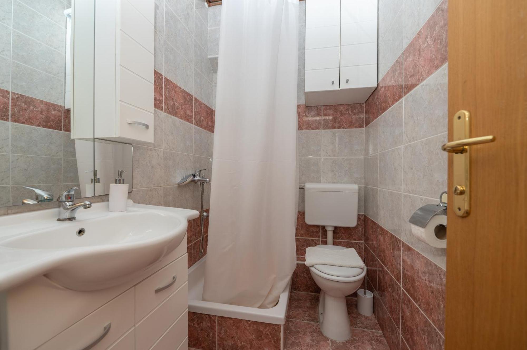 Apartmani Sani Makarska Bagian luar foto