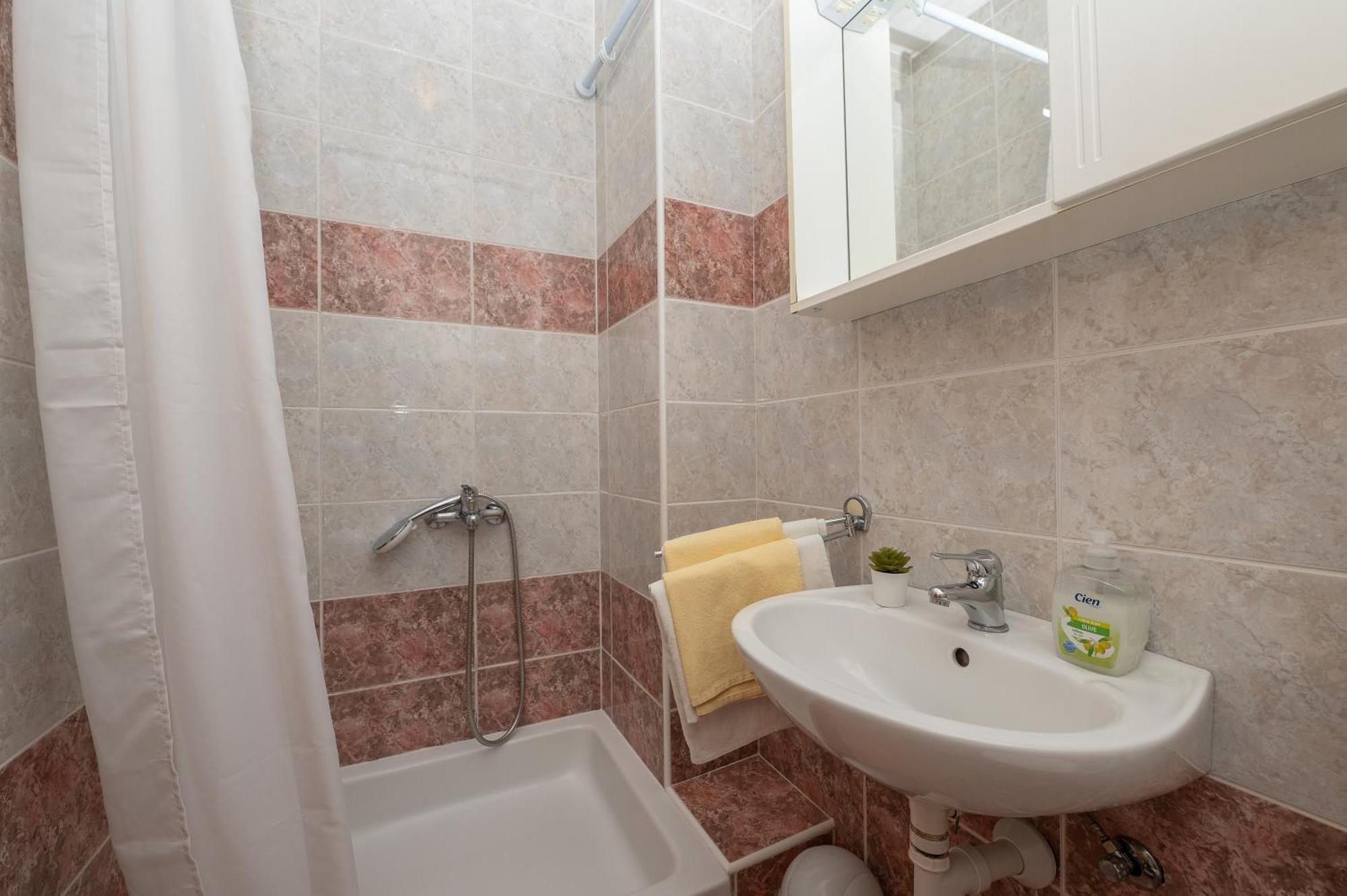 Apartmani Sani Makarska Bagian luar foto